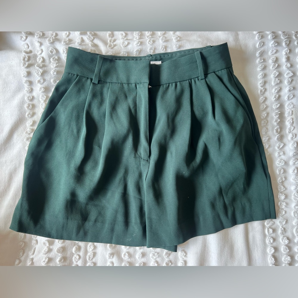 Aritzia Babaton Short size 4